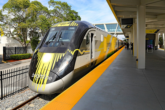 5DM48076es